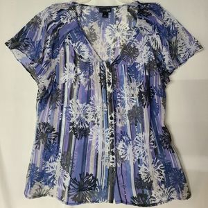 Like New. East 5th Large Sheer Short Sleeve Vneck Button Down Blouse